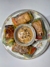 Load image into Gallery viewer, Fresh spring rolls with peanut* sauce
