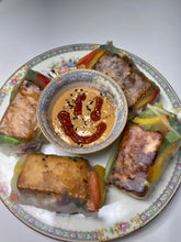 Load image into Gallery viewer, Fresh spring rolls with peanut* sauce