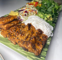 Load image into Gallery viewer, Fresh spring rolls with peanut* sauce